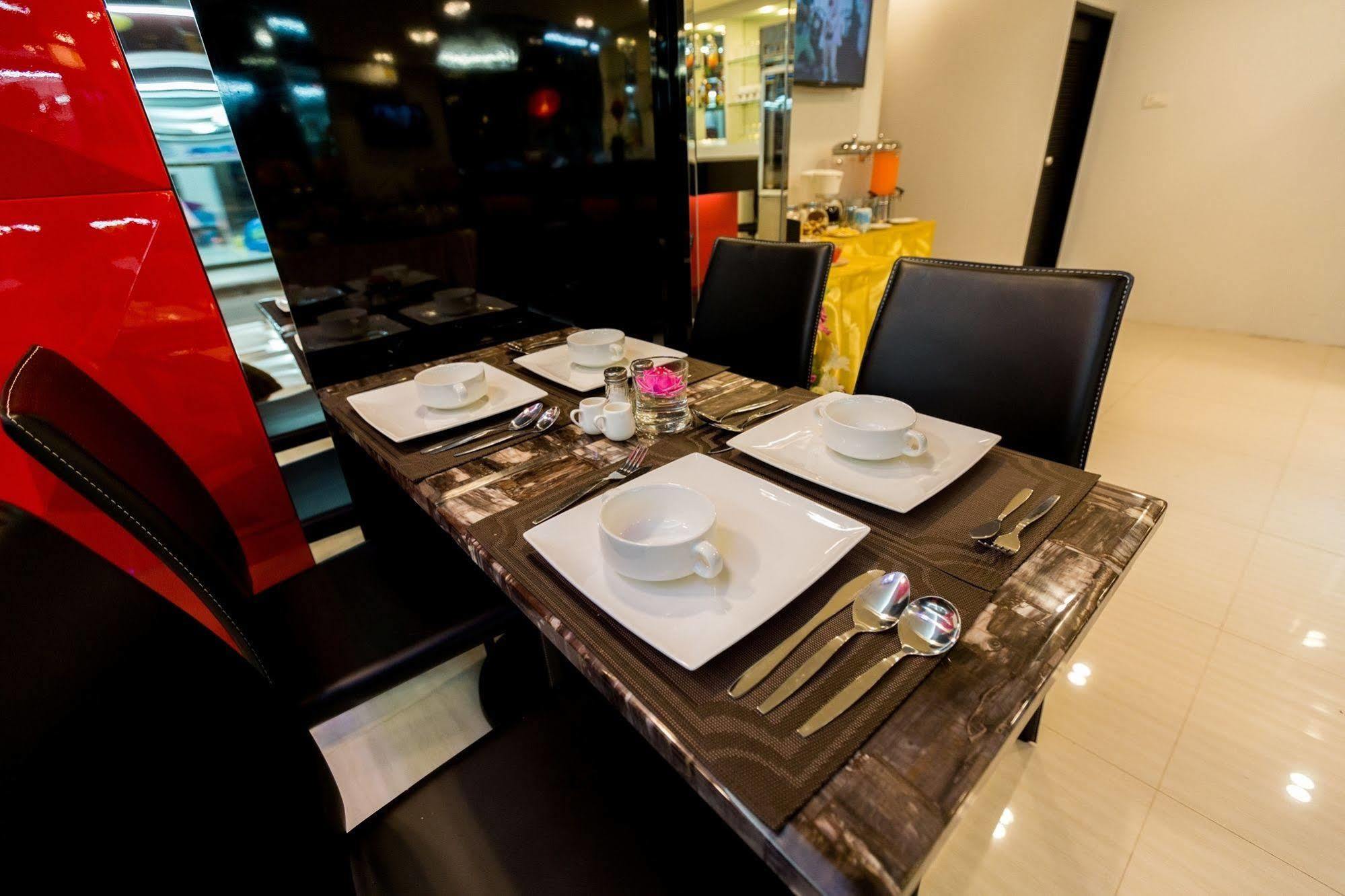 Euro Luxury Pavillion Pratunam Бангкок Экстерьер фото